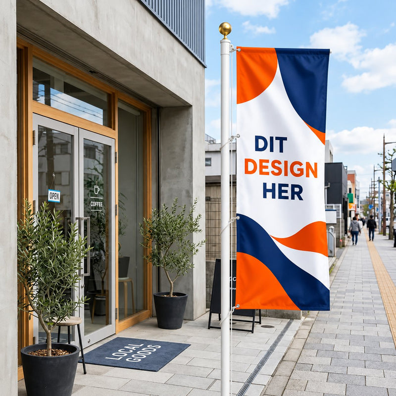 Reklameflag 70 x 200 cm i højformat med logo på flagstang