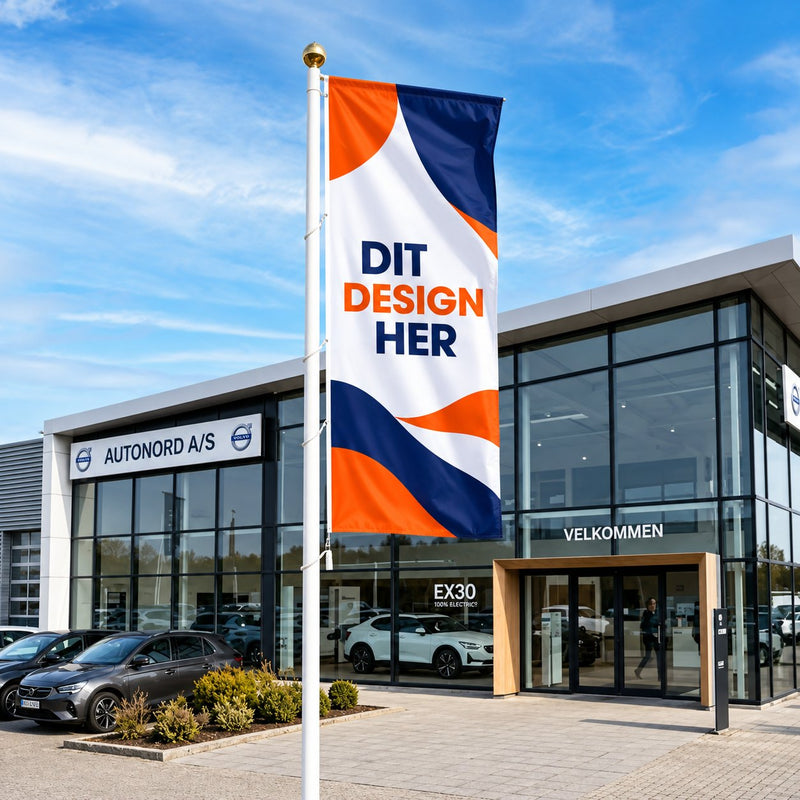 Reklameflag 95 x 220 cm i højformat med logo på flagstang